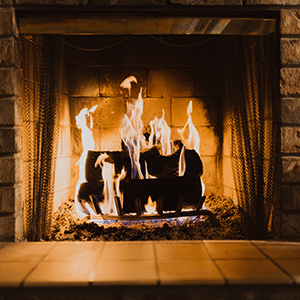 Ramonage AMAHLOUDE vous offre une prestation complète pour que vous puissiez profiter en toute sécurité de votre cheminée les soirs de grands froids !